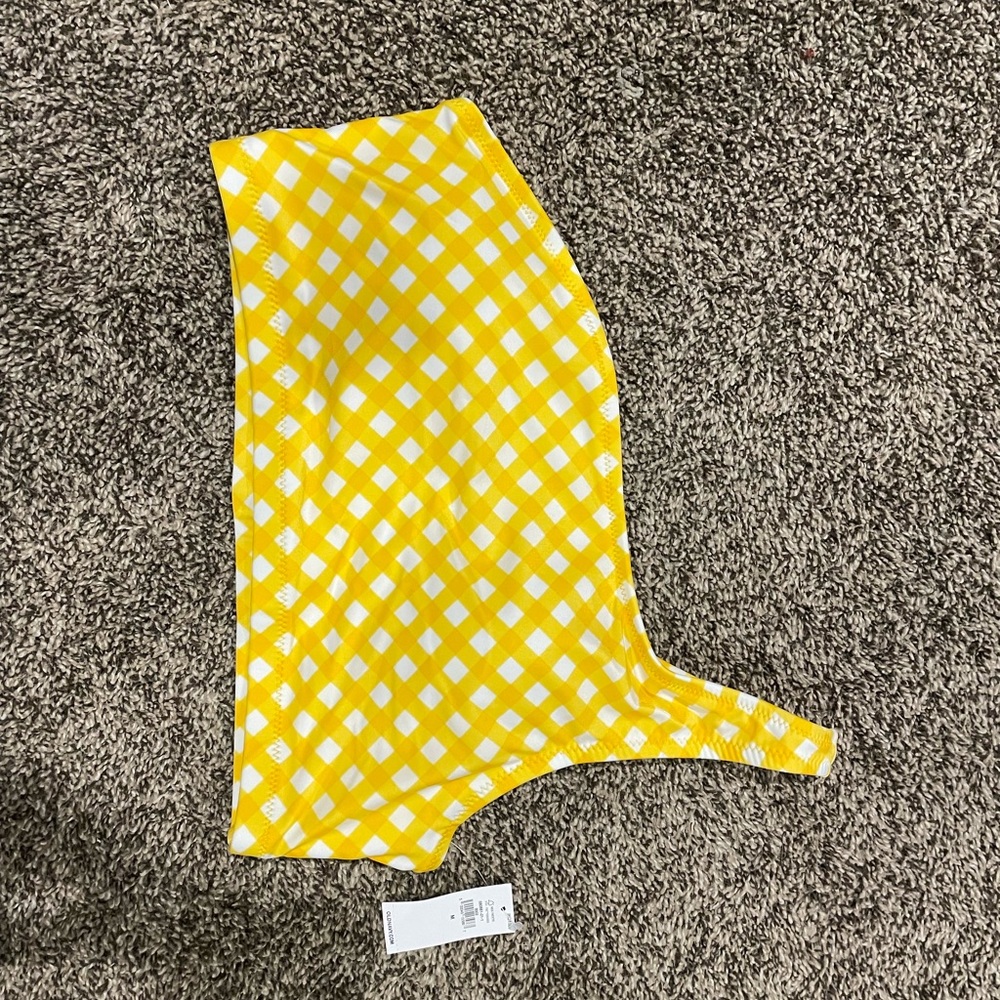 NWT Old Navy one shoulder bikini top size medium.